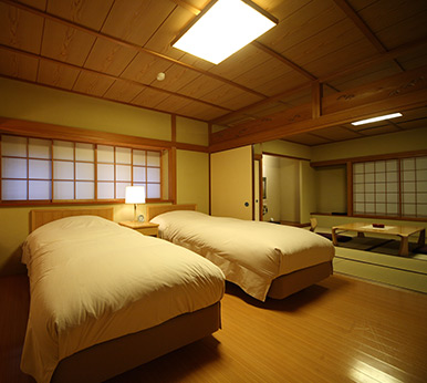 An old-established ryokan situated in the center of Ureshino Onsen, Saga Prefecture.［TAISHOYA］